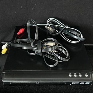 GPX D200B Compact DVDs CDs Works Well It Come With a Universal Remote